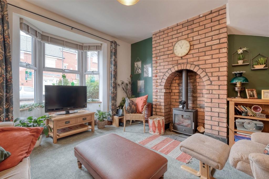 All Saints Road, Bromsgrove, B61 0AQ 2 bed semidetached house £250,000
