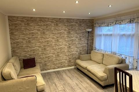 3 bedroom terraced house to rent - St. Clements Drive, Salford M5