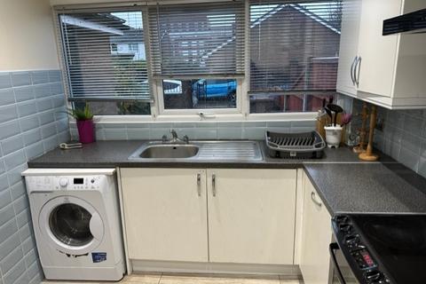 3 bedroom terraced house to rent, St. Clements Drive, Salford M5