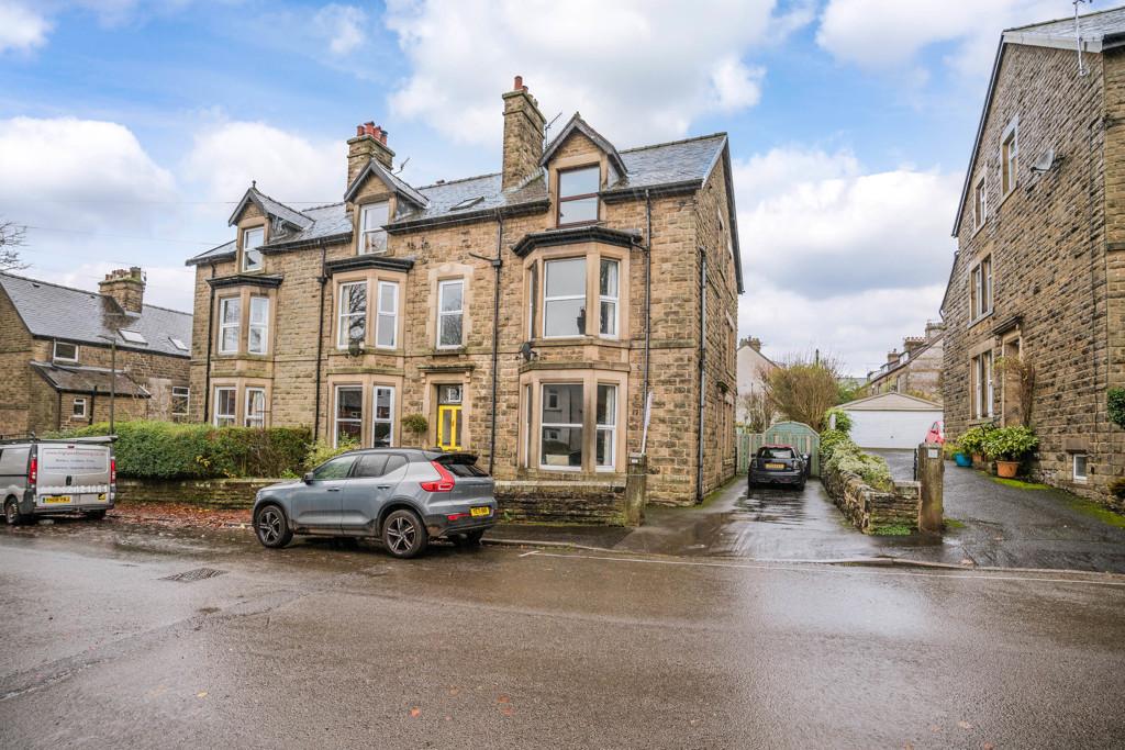 Grange Road, Buxton, Derbyshire, SK17 5 bed semidetached house for