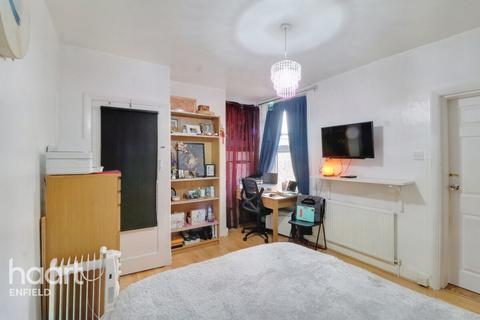 25 Middlesborough Road, London, N18 2AR