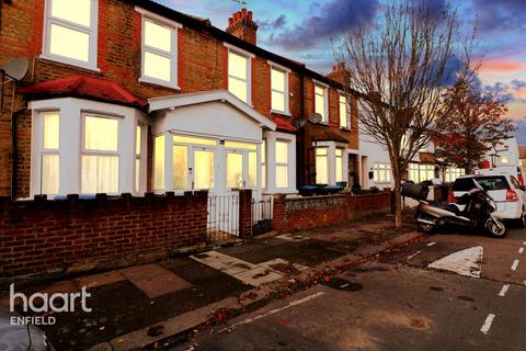 25 Middlesborough Road, London, N18 2AR