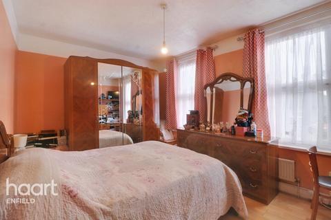 25 Middlesborough Road, London, N18 2AR