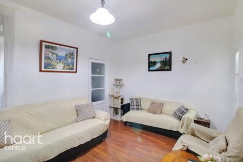 25 Middlesborough Road, London, N18 2AR