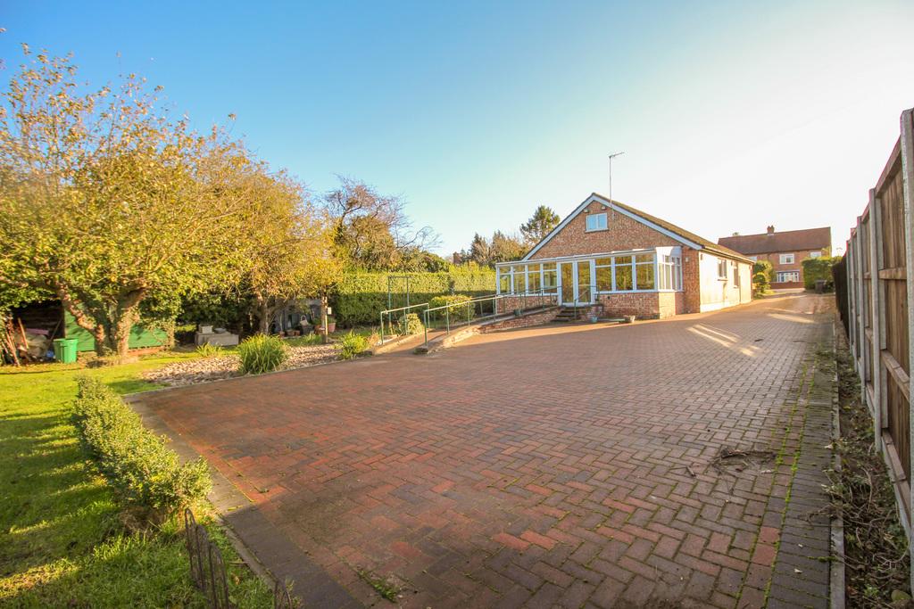 Swaffham Road, Burwell, Cambridge 3 bed detached bungalow for sale £