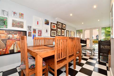 7 Casher Road, Maidenbower, Crawley, RH10 7JG