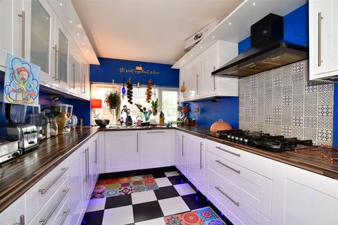 7 Casher Road, Maidenbower, Crawley, RH10 7JG