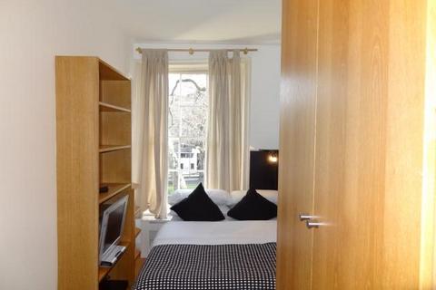 Studio to rent, Cartwright Gardens, Bloomsbury, London, WC1H