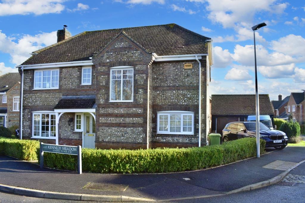 Kennedy Meadow, Hungerford RG17 4 bed detached house for sale £650,000