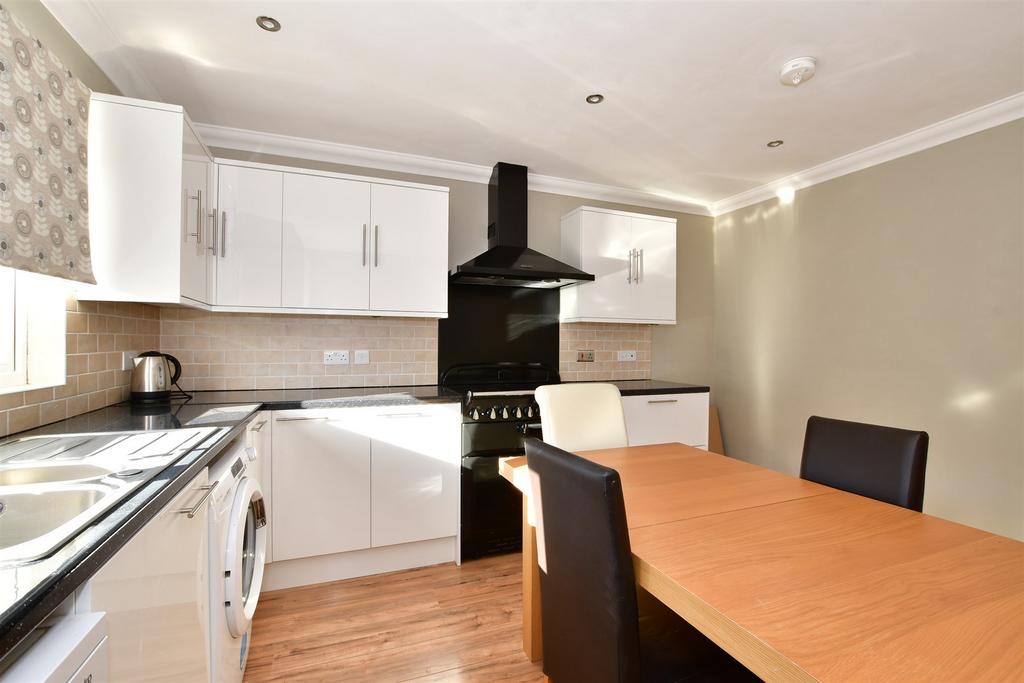 Kitchen/ Dining Room