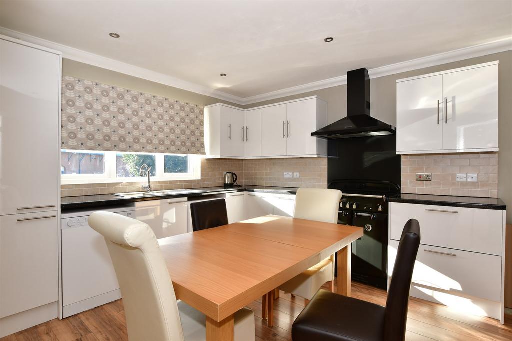 Kitchen/ Dining Room