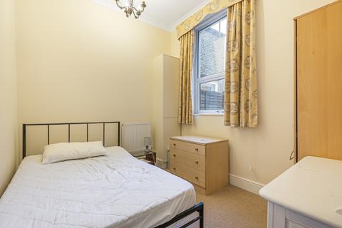 4 bedroom apartment to rent - Weltje Road London W6
