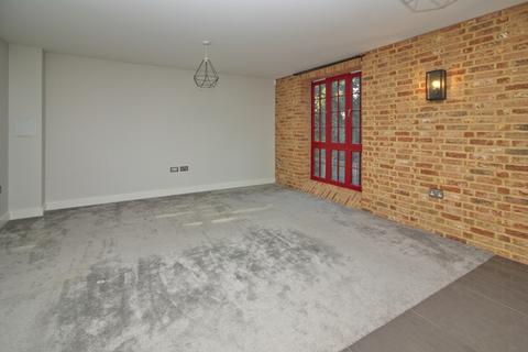 3 bedroom mews to rent - DEANSHANGER - Executive 3/4 bedroom home in historic conversion