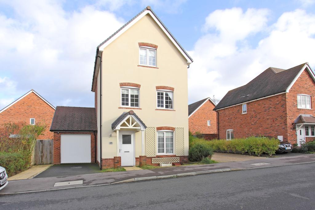 Fuller Way, Augusta Park, Andover, SP11 3 bed detached house £375,000
