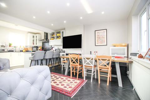 101 Feenan Highway, Tilbury, RM18 8EX