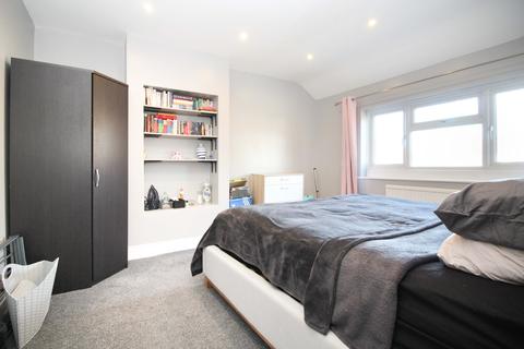 101 Feenan Highway, Tilbury, RM18 8EX
