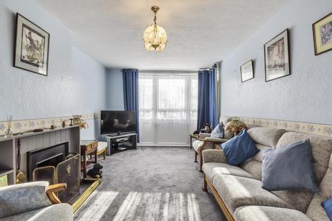 3 bedroom flat for sale - Searles Close, Battersea