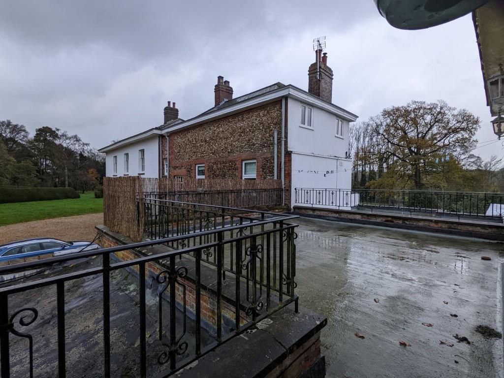 West Raynham Road, South Raynham... 1 bed cottage £700 pcm (£162 pw)