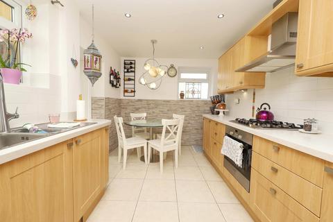 3 bedroom semi-detached house for sale - Pinner Road, Northwood