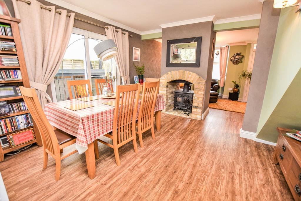 Broom Street, Great Cornard, Sudbury... 3 bed semidetached house £