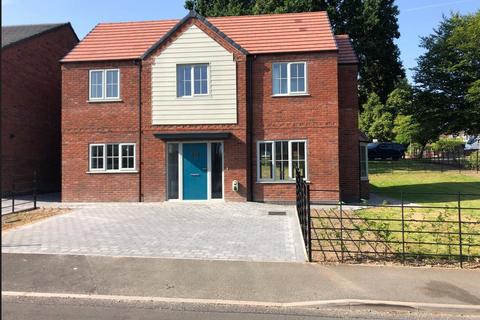 3 bedroom detached house to rent, Rutland Avenue, Rugeley, Staffordshire, WS15