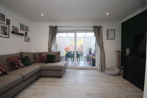 3 bedroom end of terrace house for sale - Falcon Close