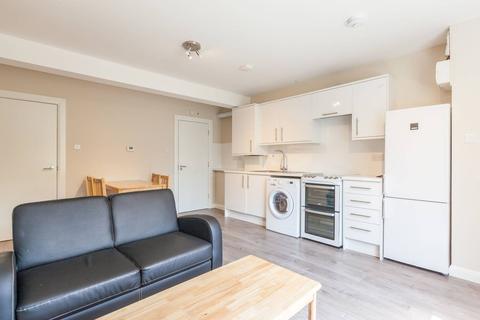 1 bedroom flat to rent - Churston Close, Tulse Hill, London, SW2