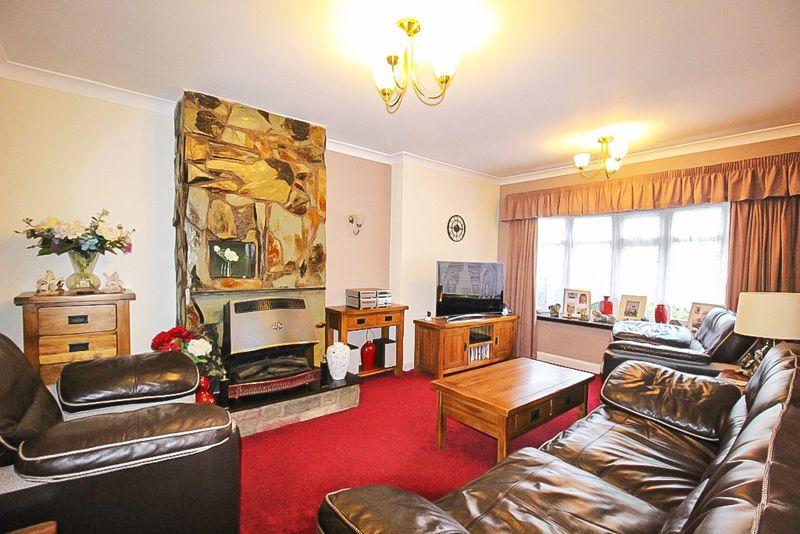 Renton Road, Oxley, Wolverhampton... 3 bed semidetached house £225,000