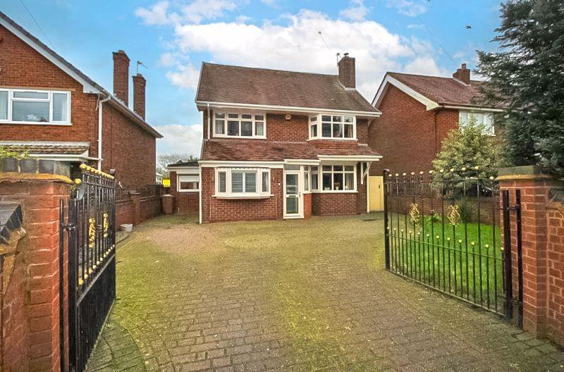 Broad Lane, Bloxwich, Walsall 3 bed detached house for sale £299,995