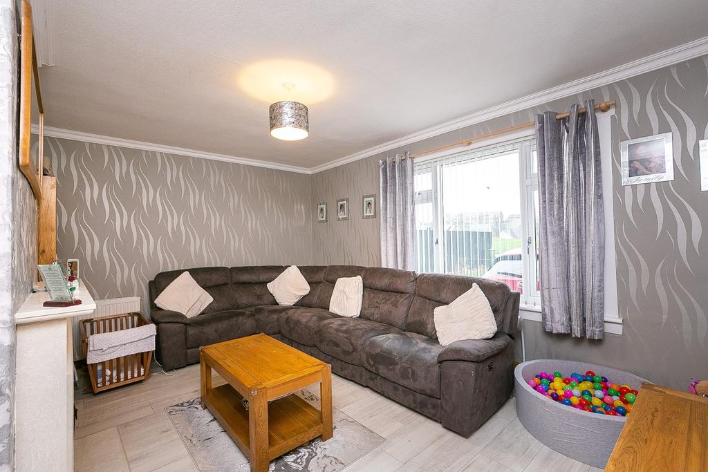 Ulverston Terrace, Kirkton, Dundee, DD3 3 bed semidetached house £