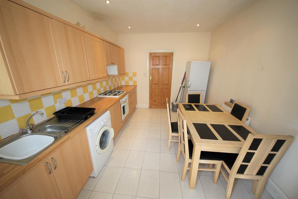 Mortimer Road, Charminster, Bournemouth 5 bed to rent £