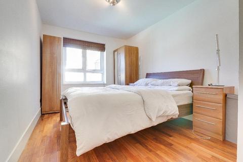 1 bedroom flat for sale, St. David's Square, London, E14 3WB