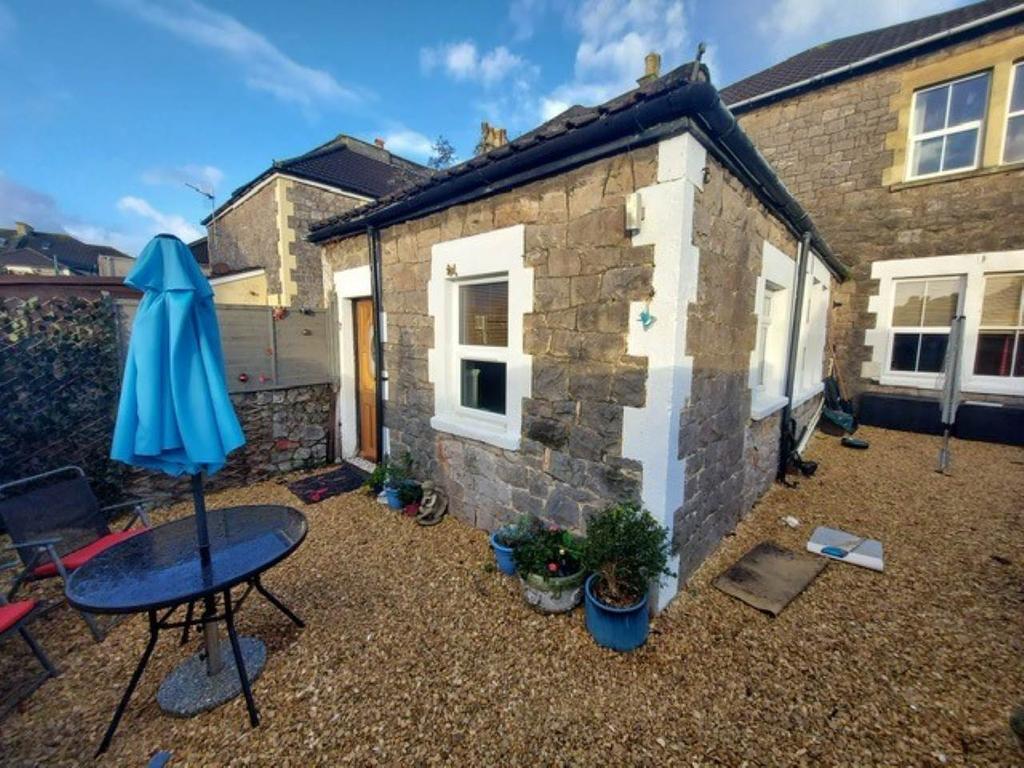 Neva Road, WestonsuperMare, North... Studio £725 pcm (£167 pw)