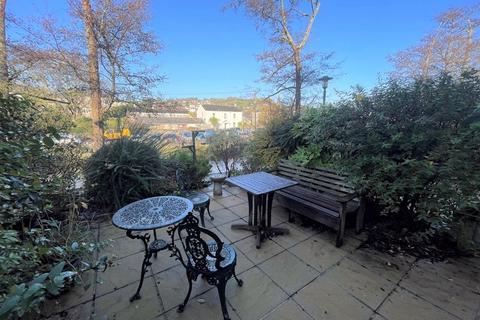 15 Brunel Quays, Lostwithiel, PL22 0JB