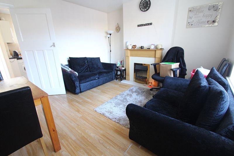 Dickinson Drive, Walsall 3 bed terraced house £850 pcm (£196 pw)