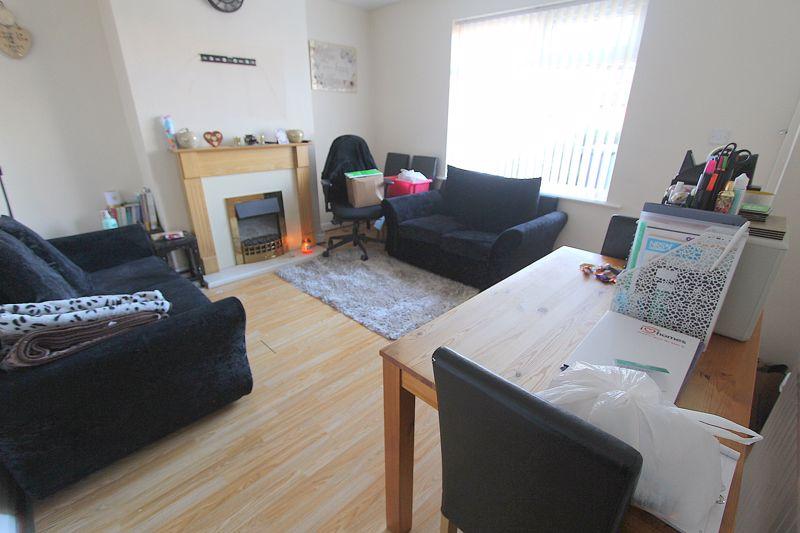 Dickinson Drive, Walsall 3 bed terraced house £850 pcm (£196 pw)