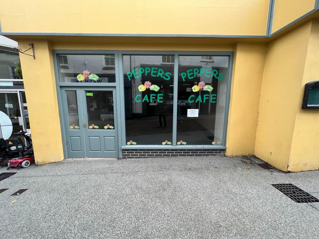 Town Street, Shepton Mallet, Somerset Property to rent £932 pcm (£215 pw)