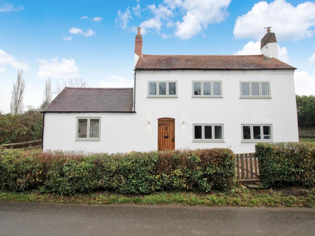 Hilltop Farm, Old Hill, Flyford Flavell 3 bed detached house £1,495