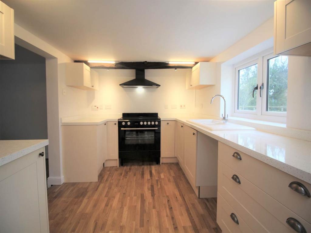 Hilltop Farm, Old Hill, Flyford Flavell 3 bed detached house £1,495