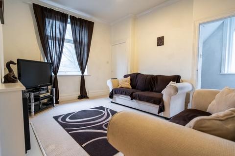 2 bedroom end of terrace house for sale - Longwood Road, Huddersfield, HD3