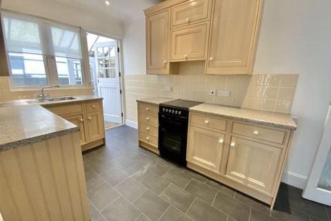 2 bedroom flat to rent, Pinecliffe Avenue, Southbourne, Bournemouth