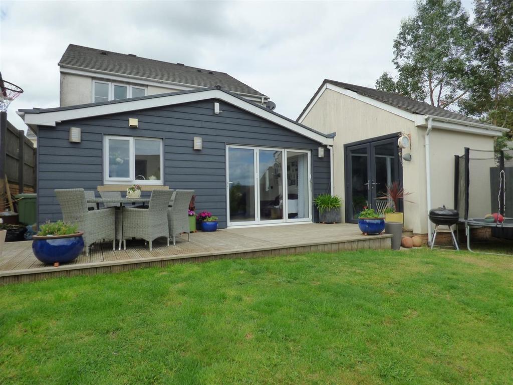 Parc Starling, Johnstown, Carmarthen 4 bed house £335,000