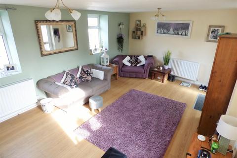 2 bedroom flat for sale - St. Clears, Carmarthen
