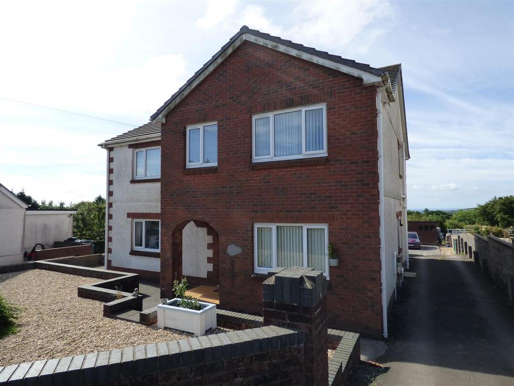 Bancffosfelen 4 bed detached house £320,000