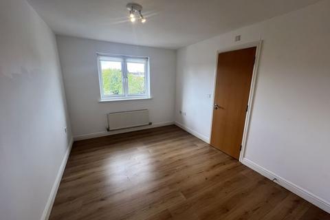 2 bedroom flat to rent, Garside Court, Denham Road