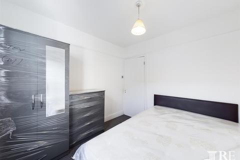 3 bedroom flat to rent - Deacon Road, London