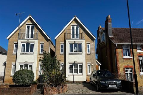4 bedroom detached house for sale - Newport Road, Cowes