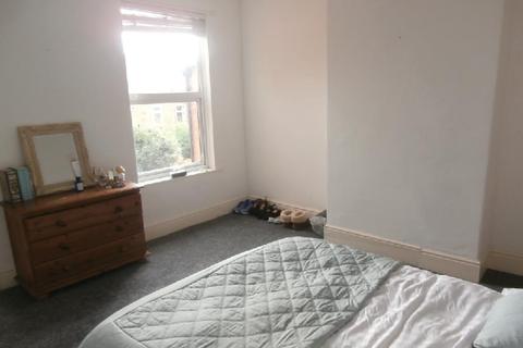 2 bedroom house to rent - Clarendon Park Road, Leicester