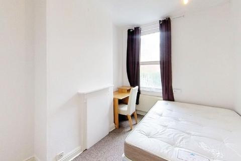 2 bedroom terraced house to rent - Avenue Road Extension, Leicester