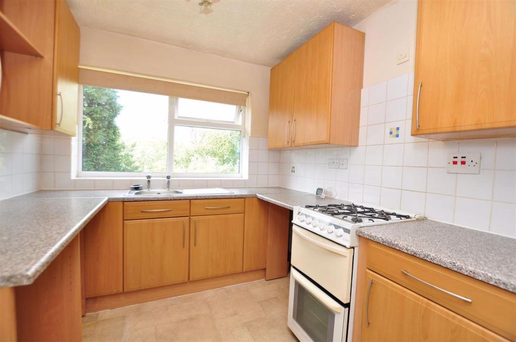 Grange Crescent, Halesowen 2 bed flat £625 pcm (£144 pw)